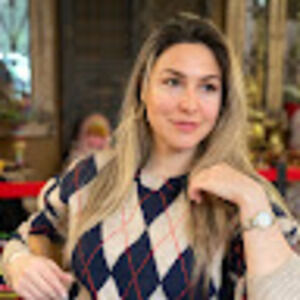 Meet your Posher, Mona